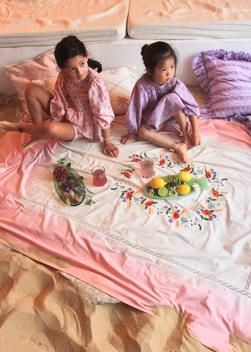 Bonjour Dip dye table cloth with embroidery