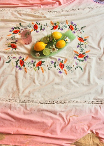 Bonjour Dip dye table cloth with embroidery